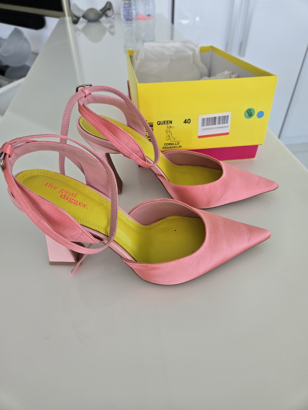 The Gold Digger Queen Corallo Pink Satin Pointed-Toe Slingback Heels Size 40